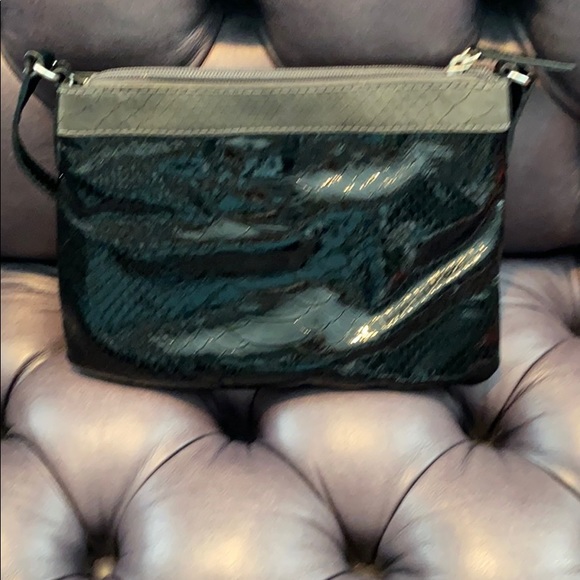 G by Guess cross body bag - Picture 3 of 4